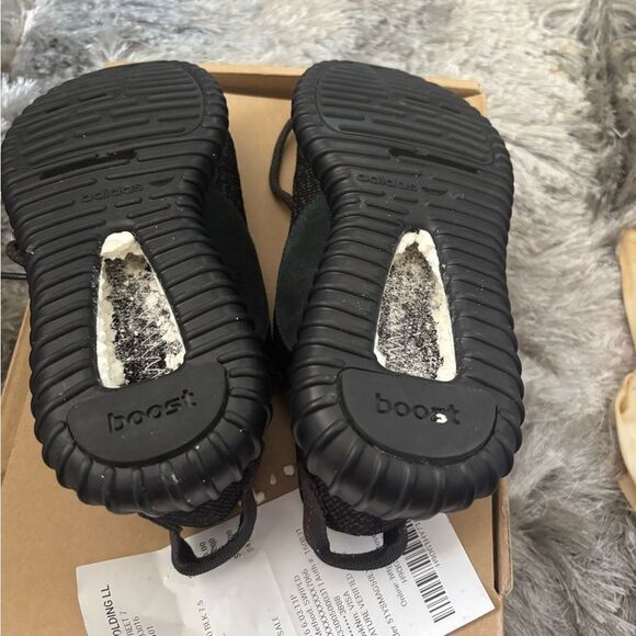 Adidas Yeezy Boost 350 V1 Triple Black 2016 shows BB5350 sneakers flats laces - Picture 12 of 12